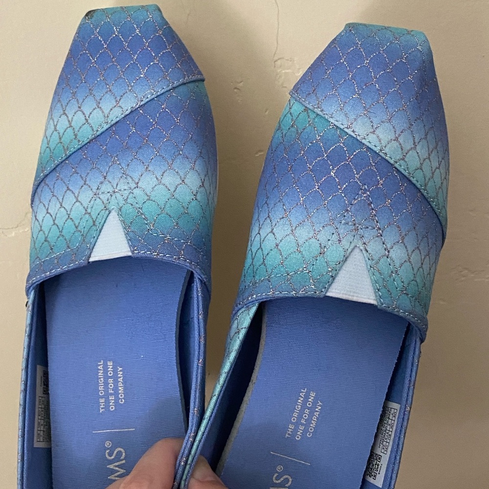 Toms mermaid scale shoes size 7 women’s
